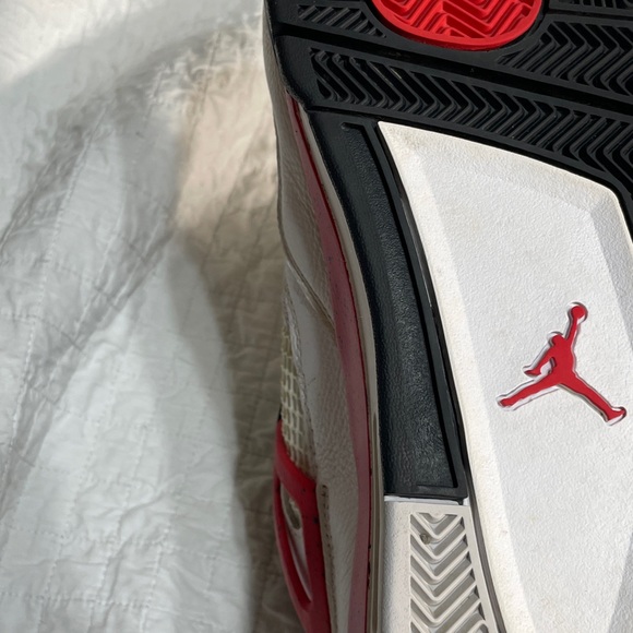 Selling Jordan 4’s red white black - Picture 2 of 7